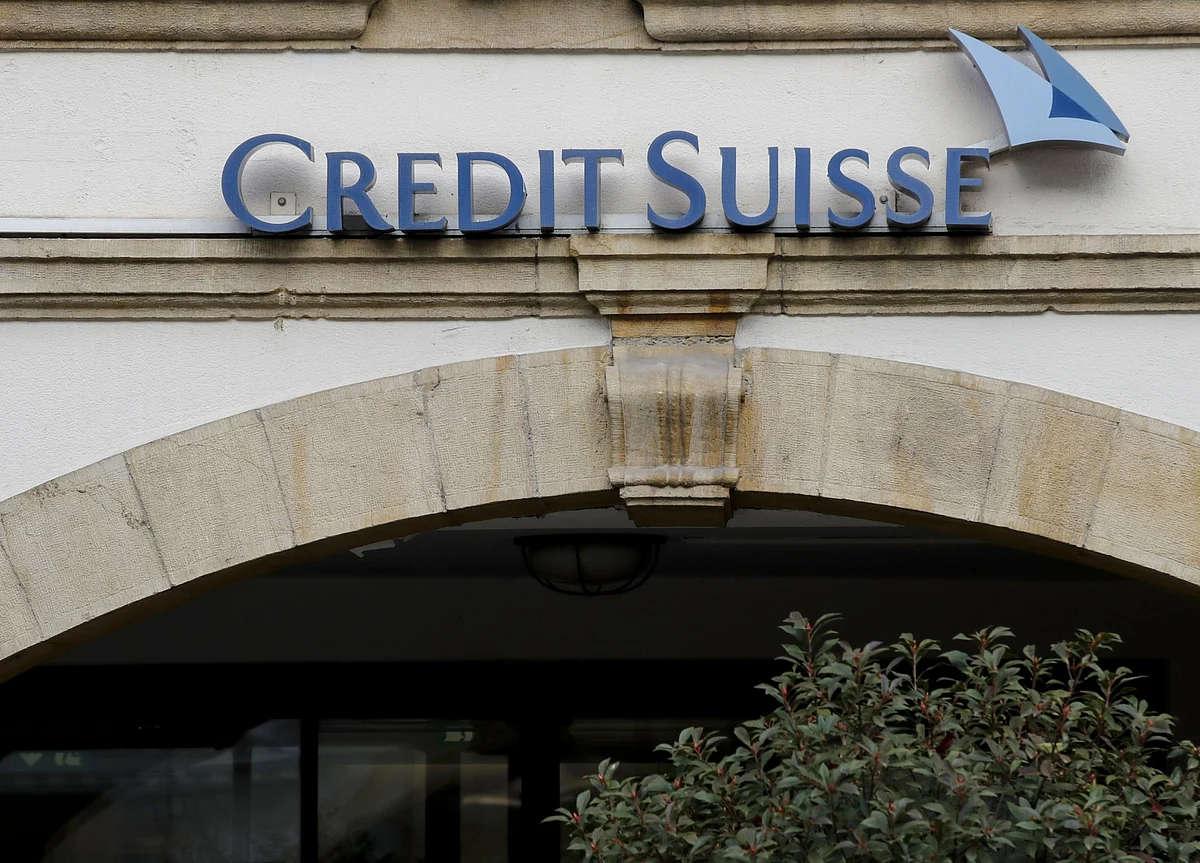 Credit Suisse Starts Probe of Collapsed Funds, Suspends Managers