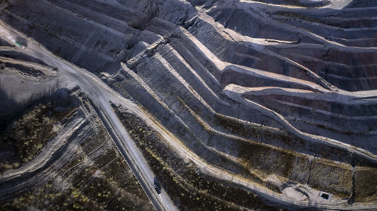 China Chips Away at Coal Addiction to Chase Climate Goals