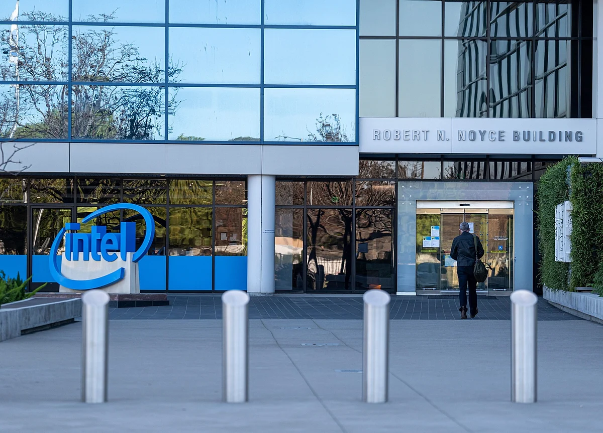 Intel Spending Billions to Revive Manufacturing, Chase TSMC