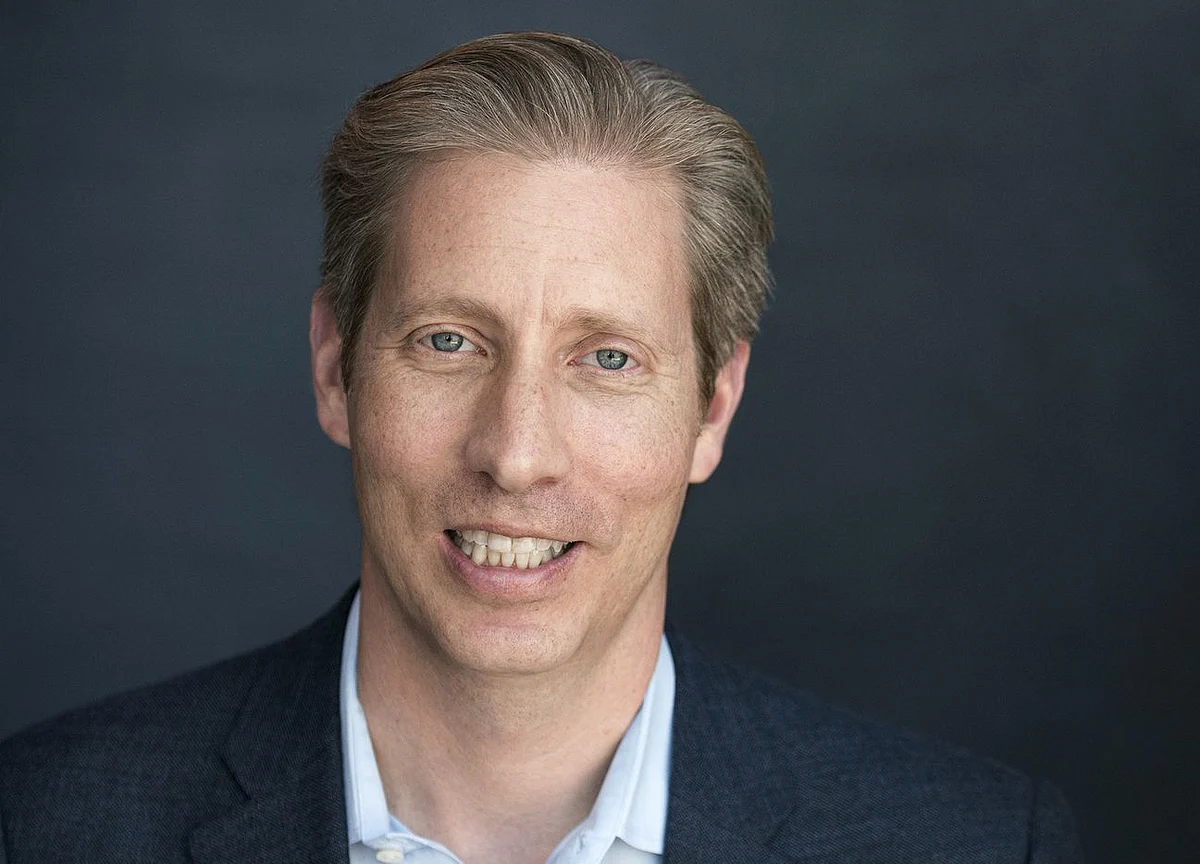 Facebook Key Business Executive David Fischer to Depart