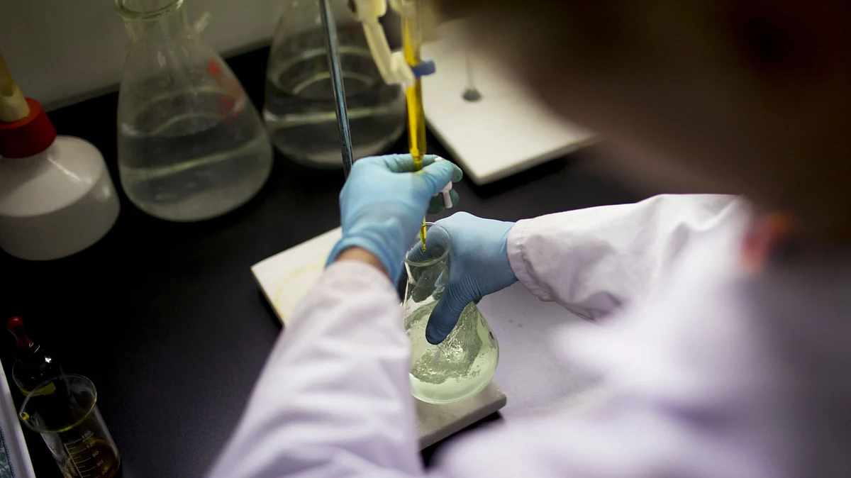 <div class="paragraphs"><p>An employee prepares a solution in a flask during a test. (Photographer: Brent Lewin/Bloomberg)</p></div>