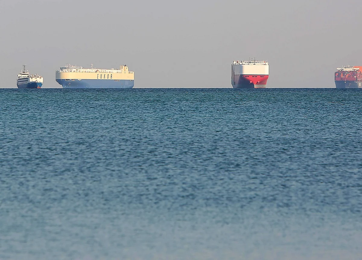 Suez Snarl Seen Halting $9.6 Billion a Day of Ship Traffic