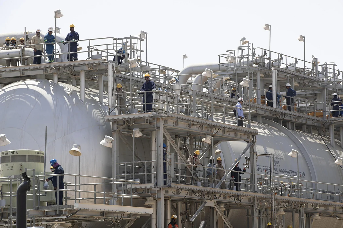 Saudis Raise Oil Prices to Asia as OPEC+ Extends Output Cuts