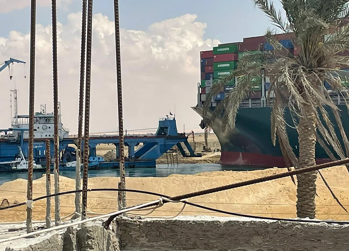 Shock-Worn World Economy Girds for Supply Jolt in Suez Mess