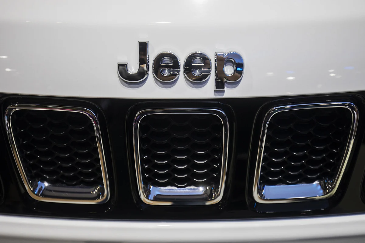 Branding is displayed on the hood of a Fiat Chrysler Automobiles NV Jeep Compass sports utility vehicle (SUV).Photographer: Qilai Shen/Bloomberg