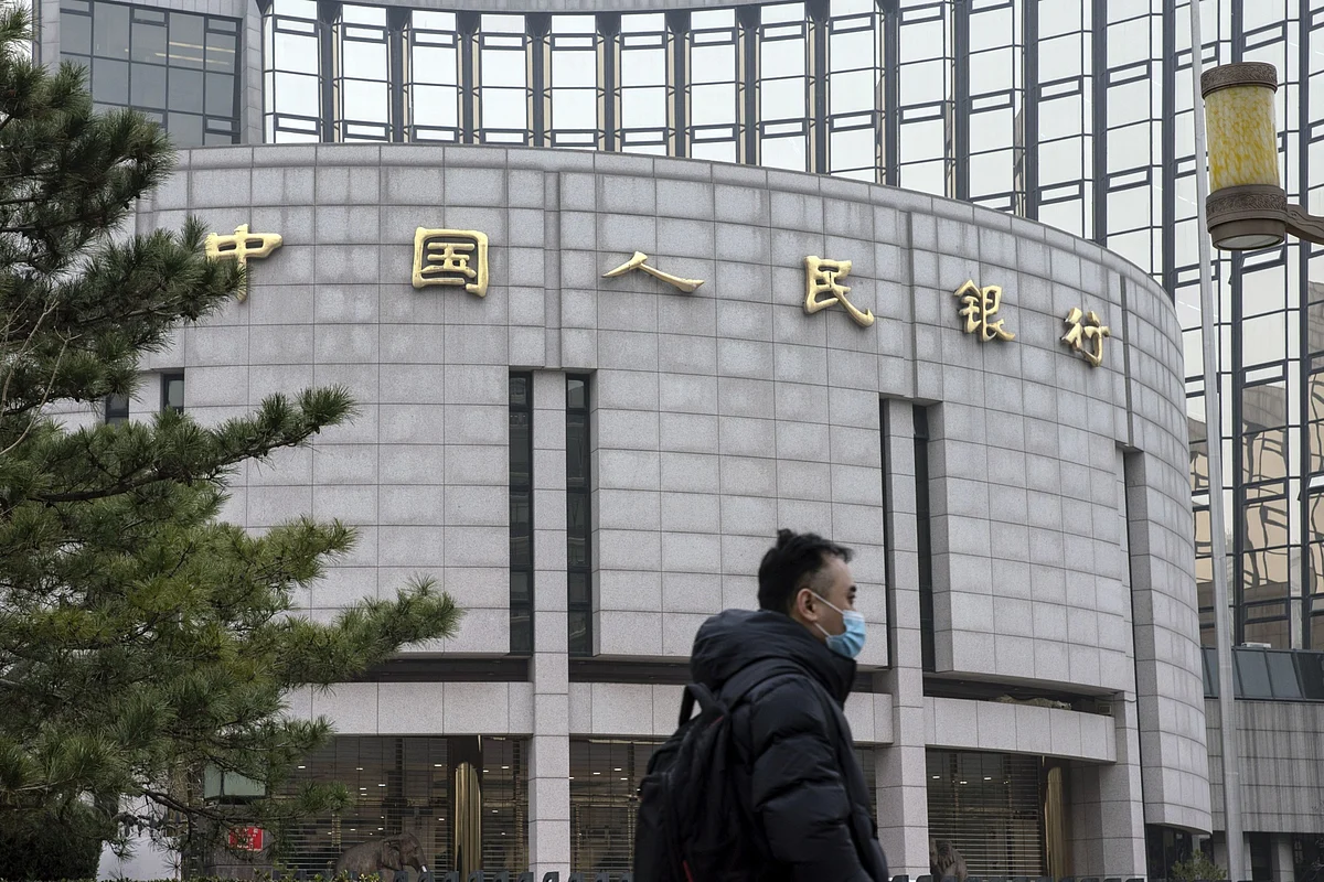China Reshuffles Central Bank’s Monetary Policy Committee