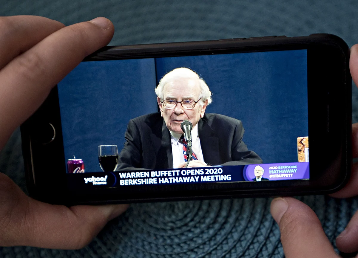 Buffett’s Berkshire Returns to Yen Market With 4-Part Bond Sale