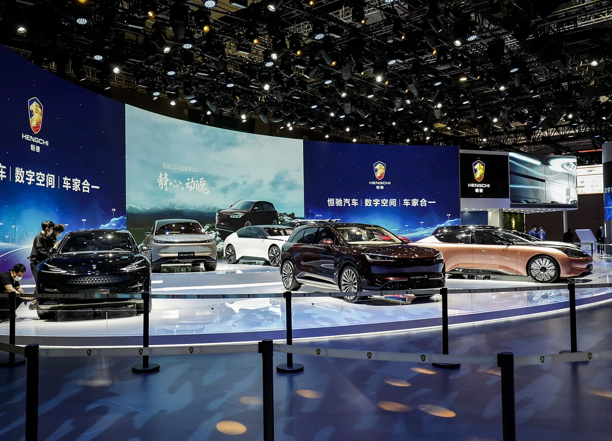 Nio, Xpeng Set Tongues Wagging on Day One of Shanghai Auto Show