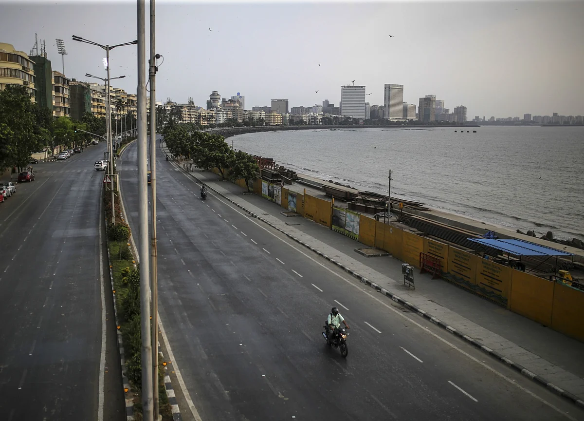 India’s Brutal Covid Wave Hammers Fuel Sales as Lockdowns Spread