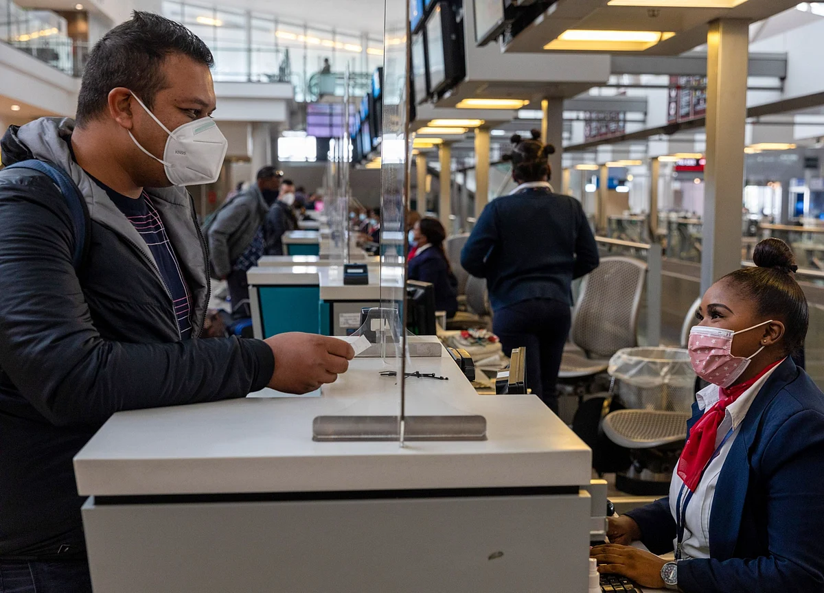 How to Travel Safely During Covid: What Doctors Recommend After Getting a Vaccine