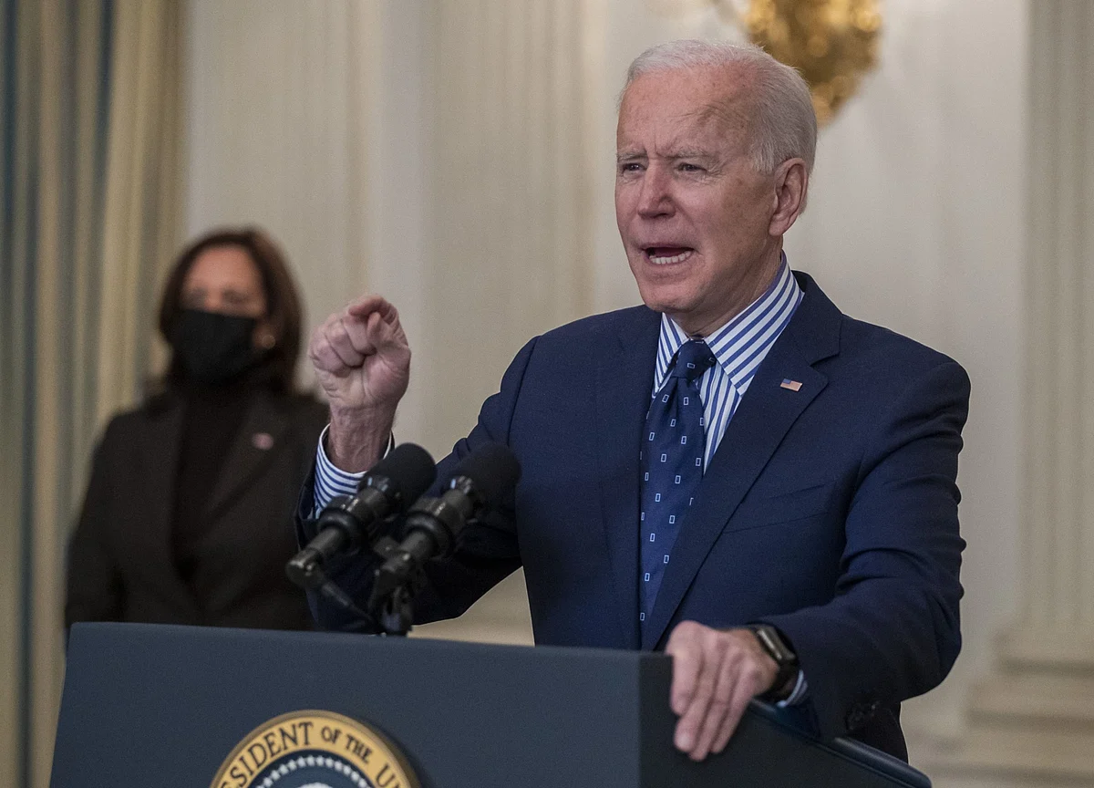 Biden Warns Putin Over Hacking But Proposes Summit in a Call