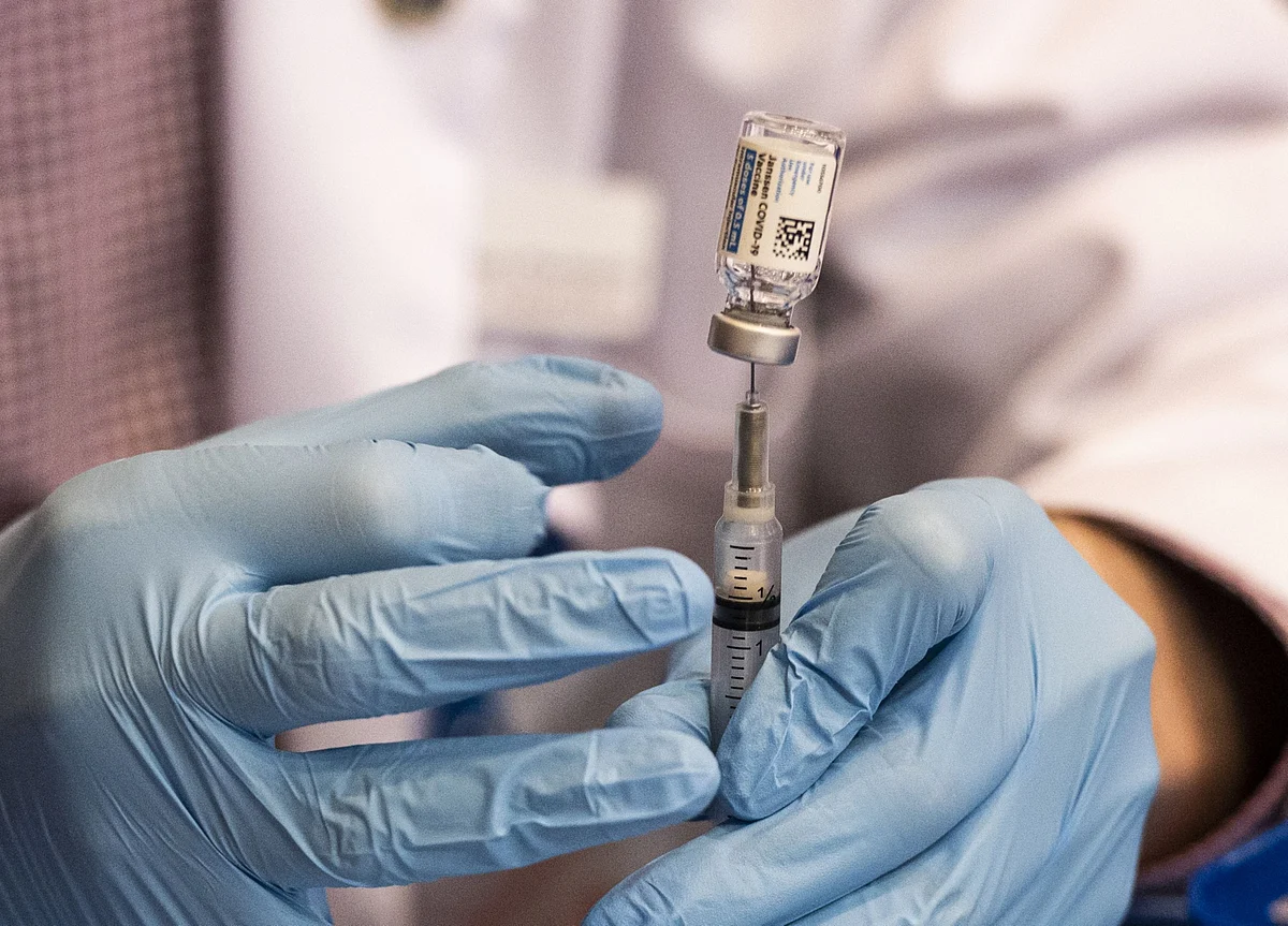 J&J to Resume EU Vaccine Shipments After Review of Clot Risk