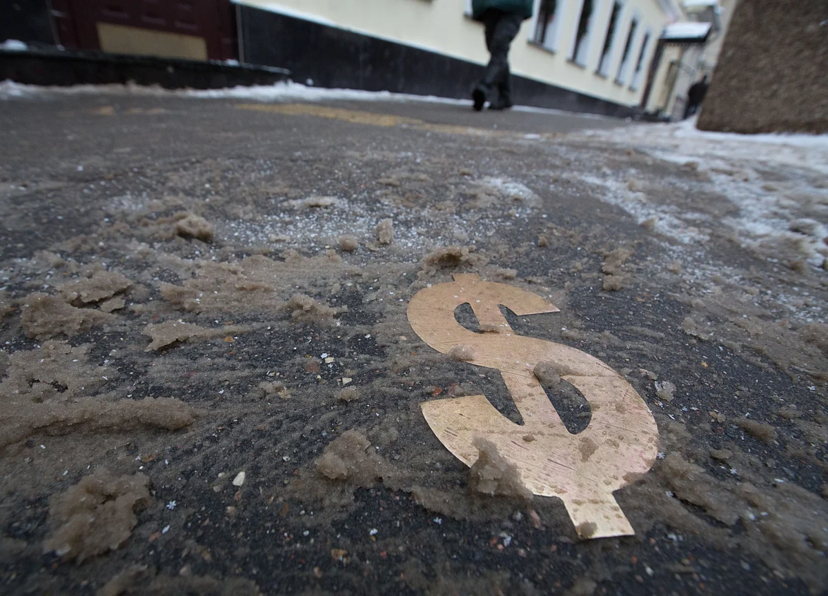 Putin’s Bid to Ditch Dollar Picks Up as Exports Move to Euro