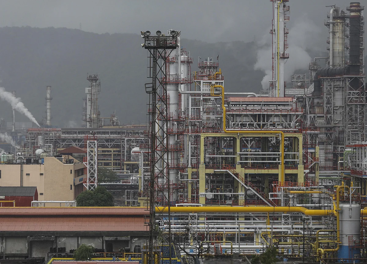 Asia’s No. 2 Fuel Guzzler Eyes More Exports as Covid Hits Demand