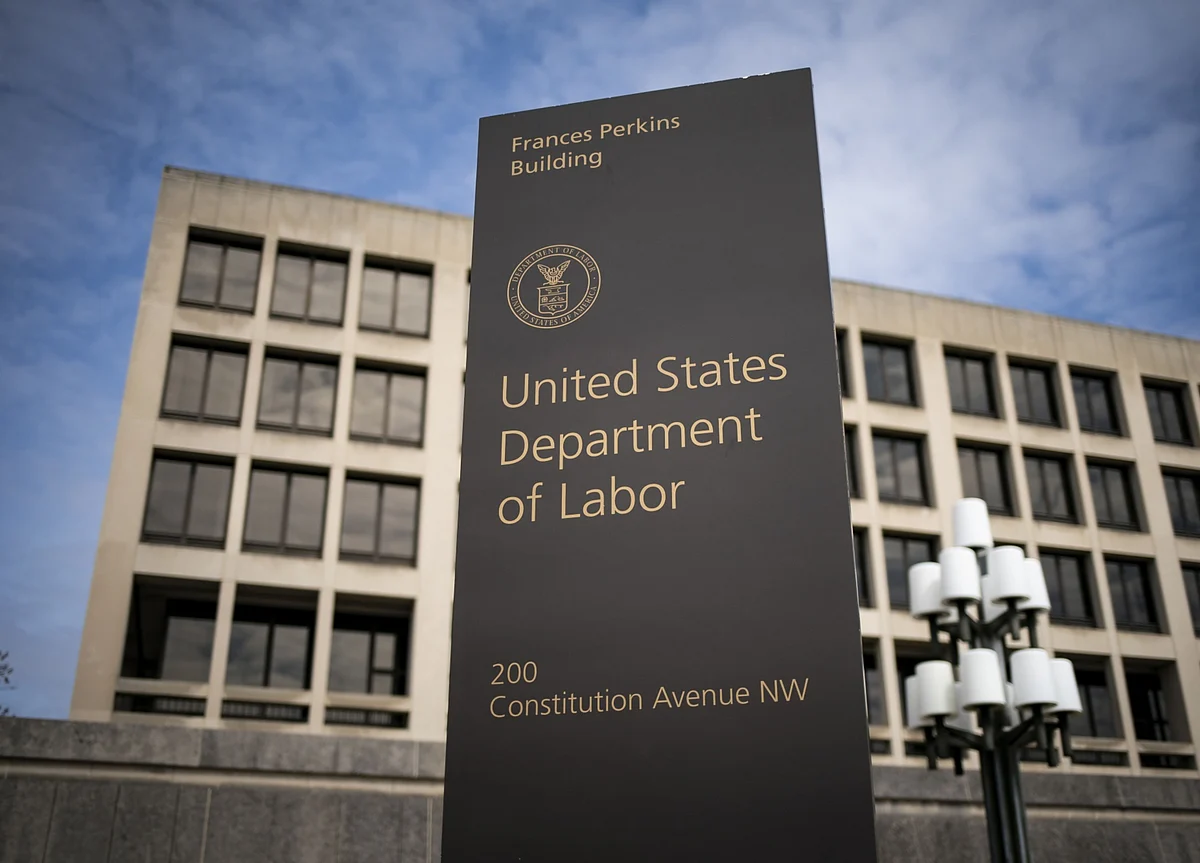 U.S. Jobless Claims Fall to Pandemic Low as Economy Accelerates