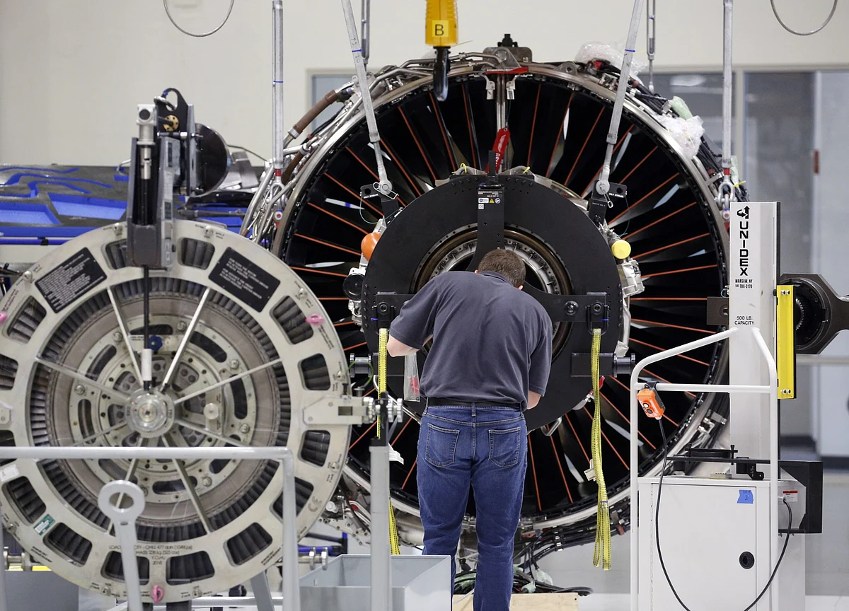 GE Slips as Aviation Woes Show Much Remains on Culp’s To-Do List