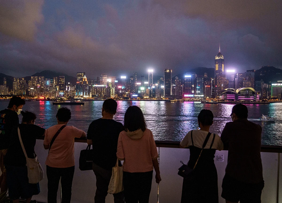 Hongkongers Moving to U.K. May Sell $19 Billion of Homes