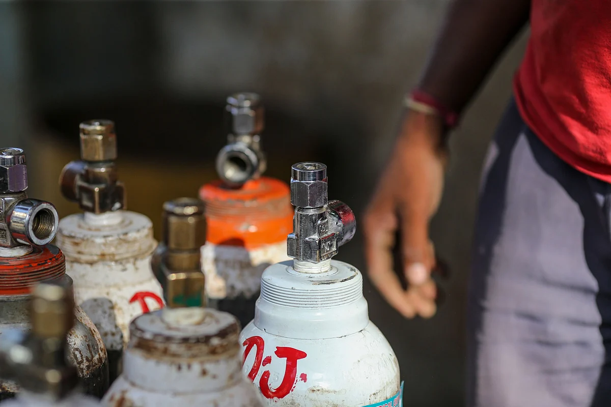 India Gas Maker Shares Jump Amid Shortage of Life-Saving Oxygen