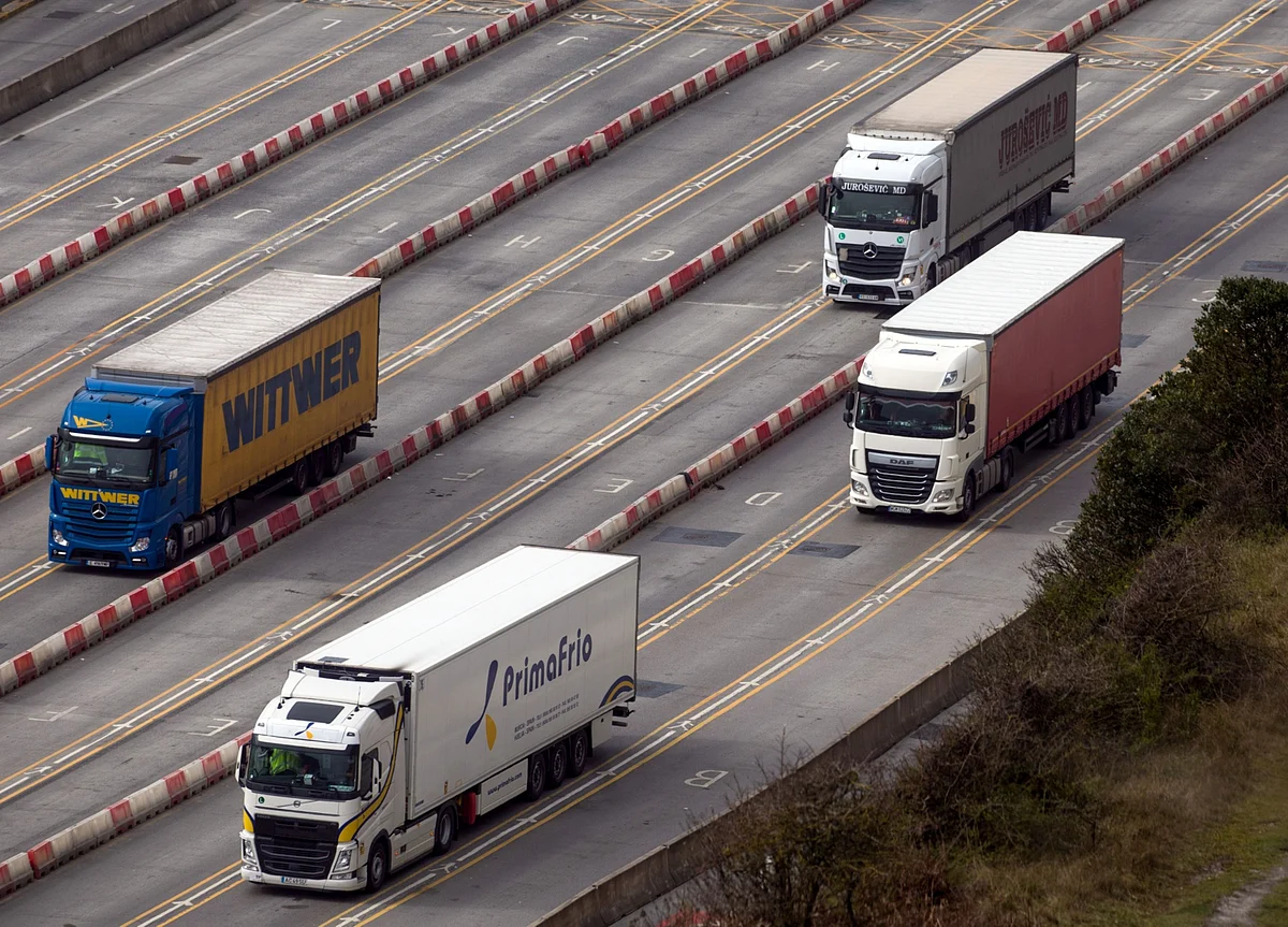 Almost Half of U.K. Exporters Say Sales Dropped After Brexit