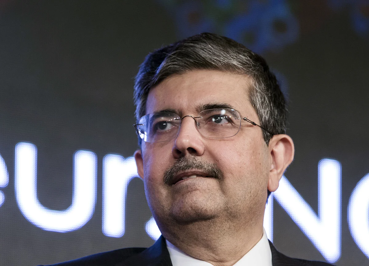 Kotak Mahindra Shares Fall as India Caps Founder-CEOs’ Term