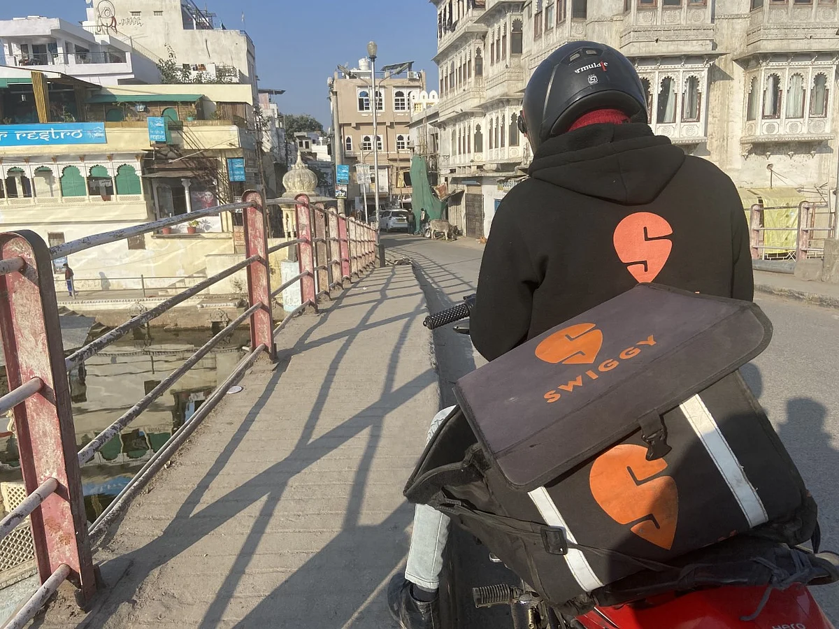 India Food Delivery Firm Swiggy Gets $800 Million in Funding