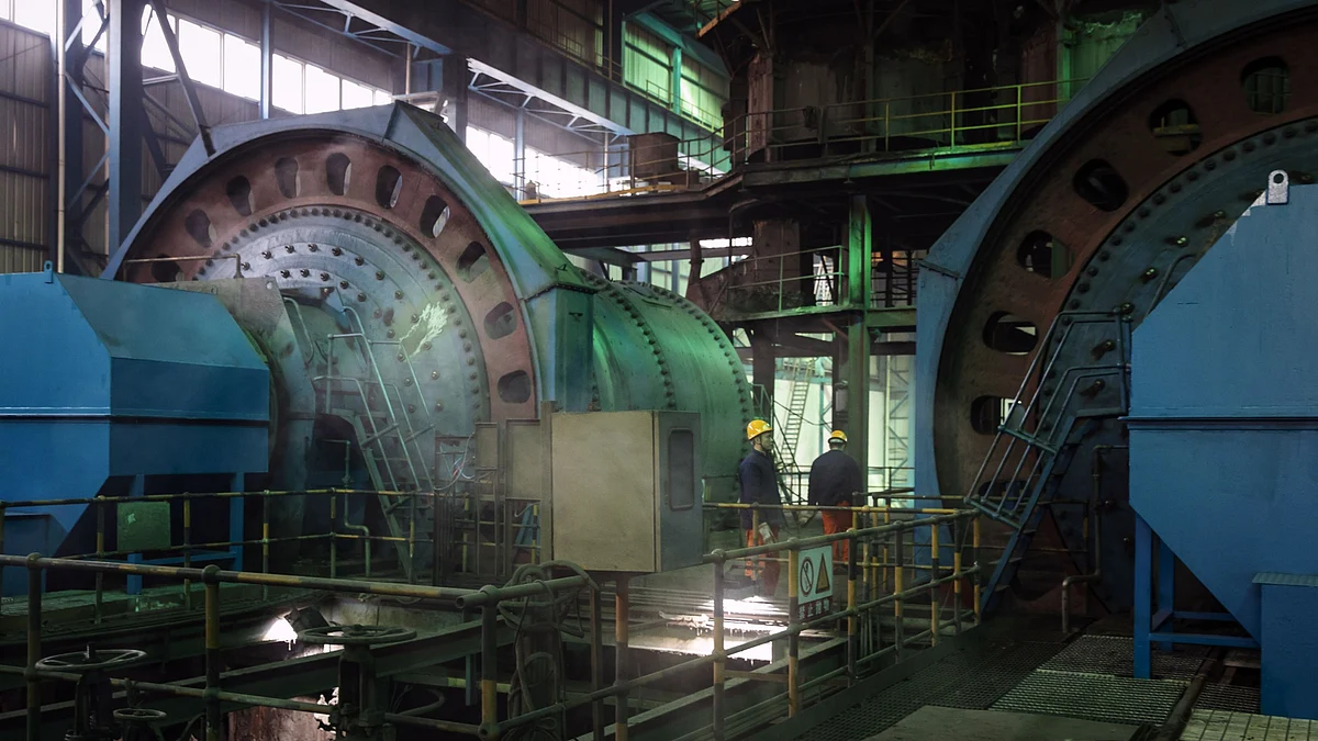 Workers stand next to machinery in the mineral selection shop at the Dongguashan Copper Mine. (Photographer: Qilai Shen/Bloomberg)
