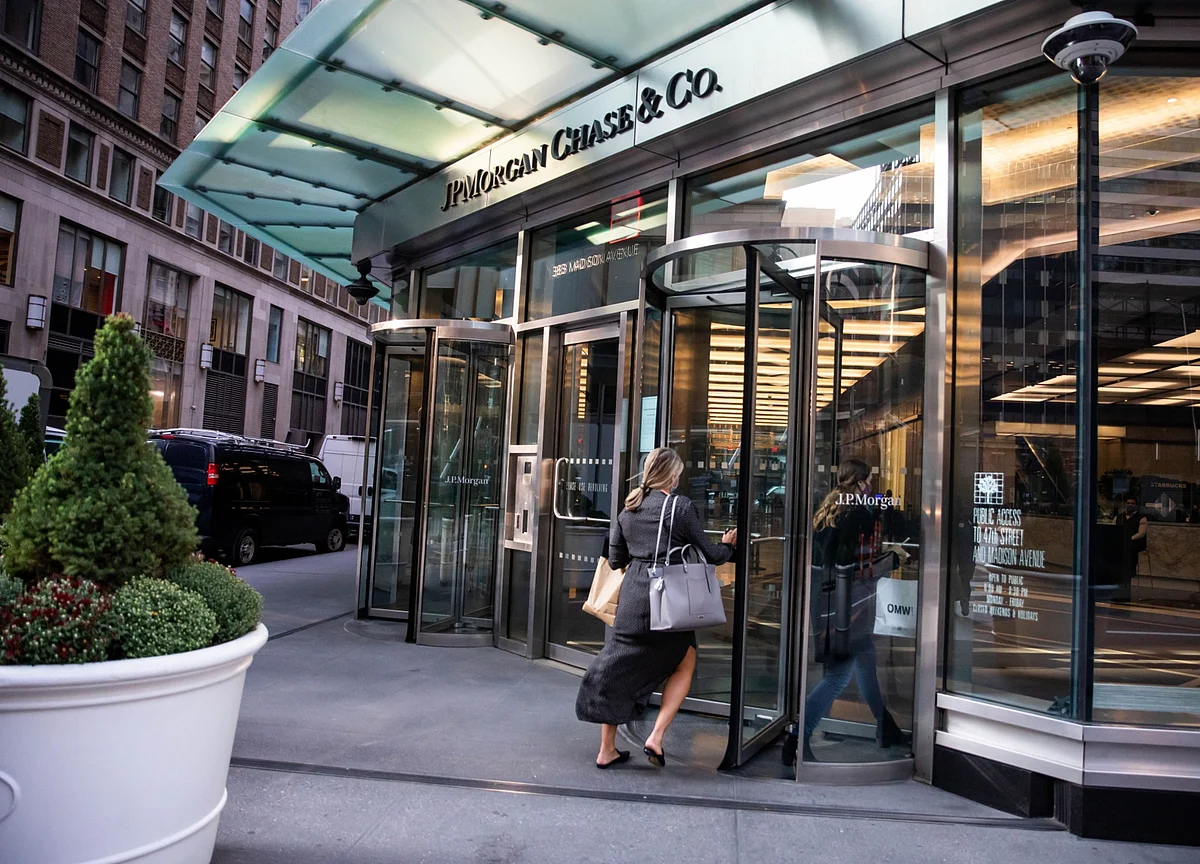 Dimon Succession Race Puts Two Women Ahead of JPMorgan Pack