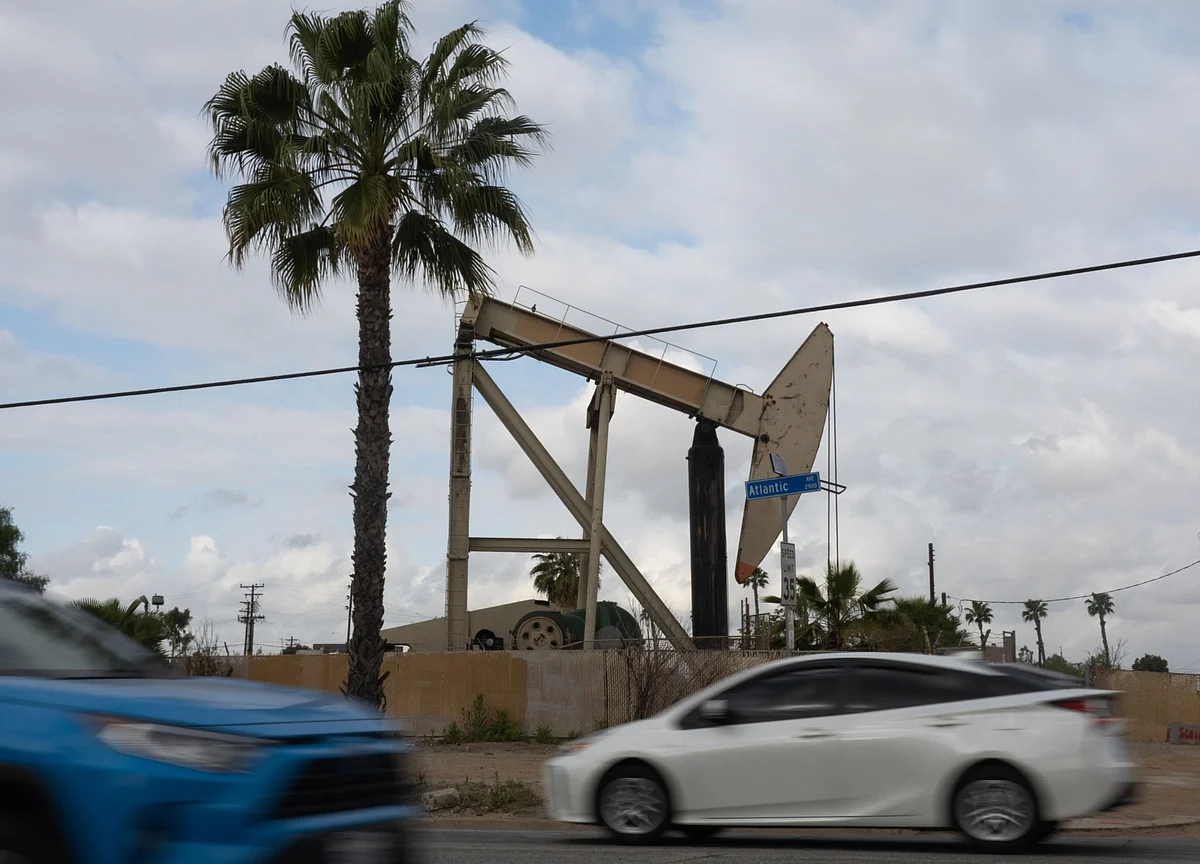 Oil Rally Pauses as Investors Weigh Rising Gasoline Supplies