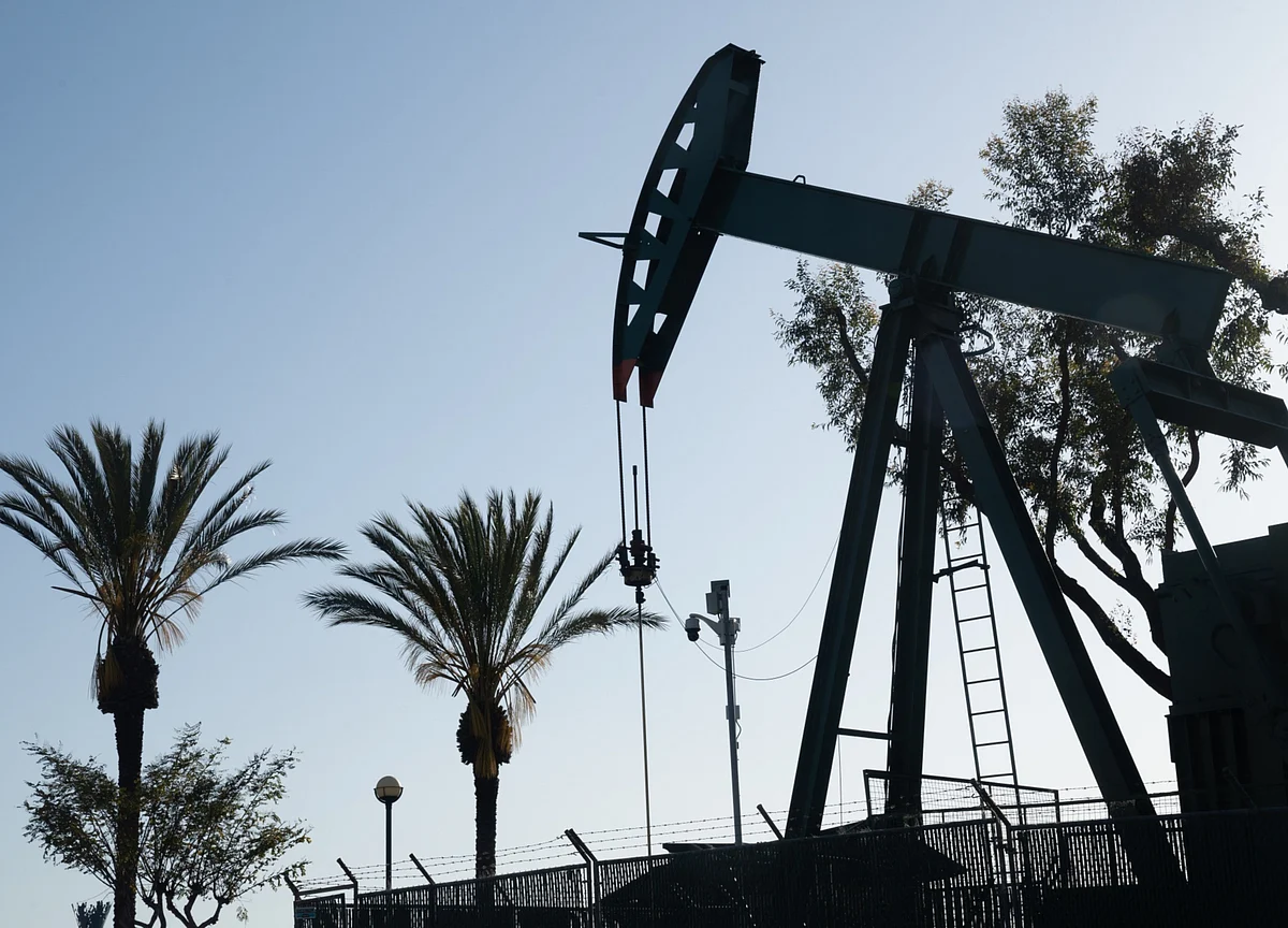 Iran to Start Oil Exports From Port Skirting Troubled Strait