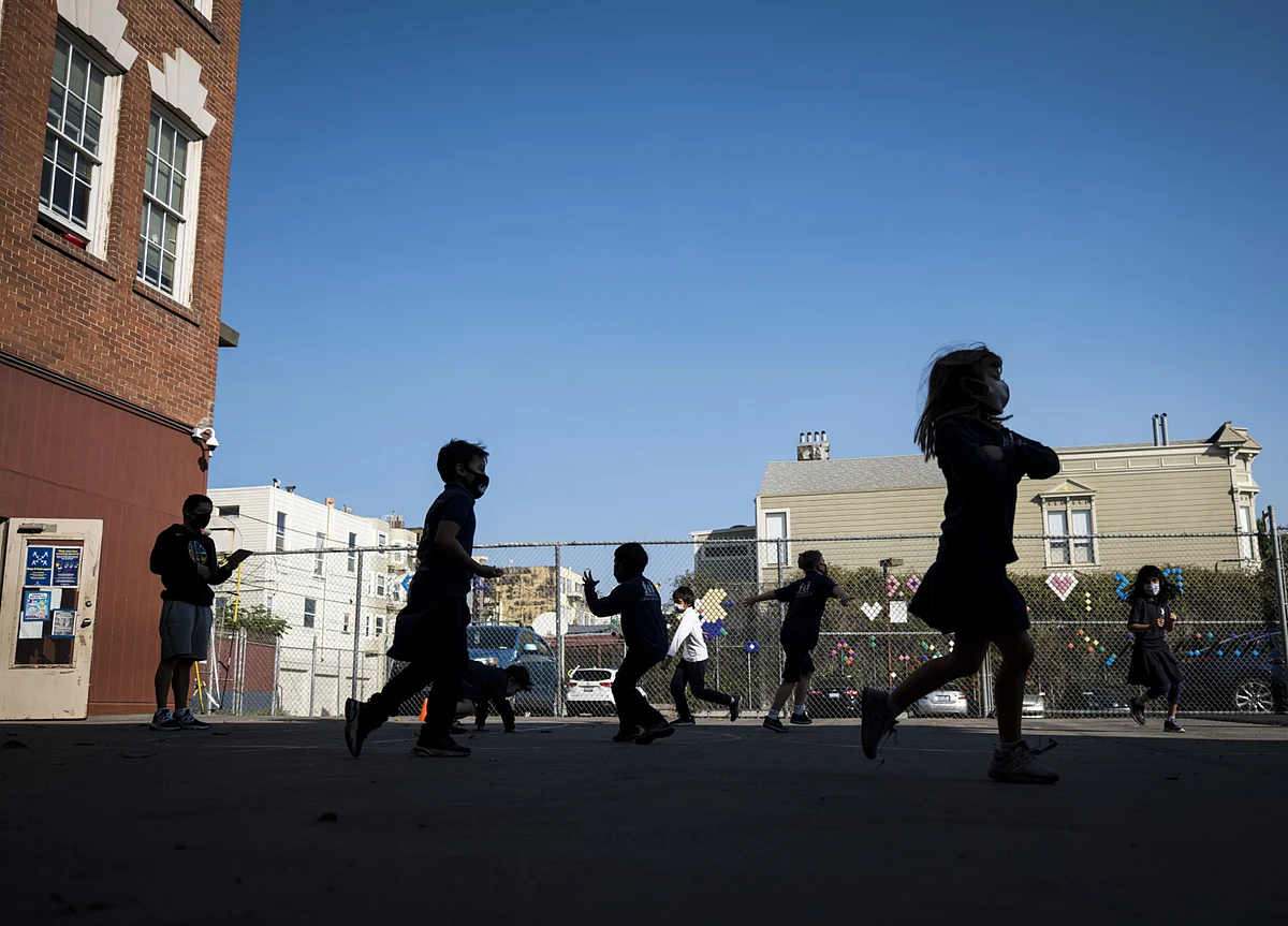 U.S. to Review Travel, School Covid Guidance After New Mask Rule