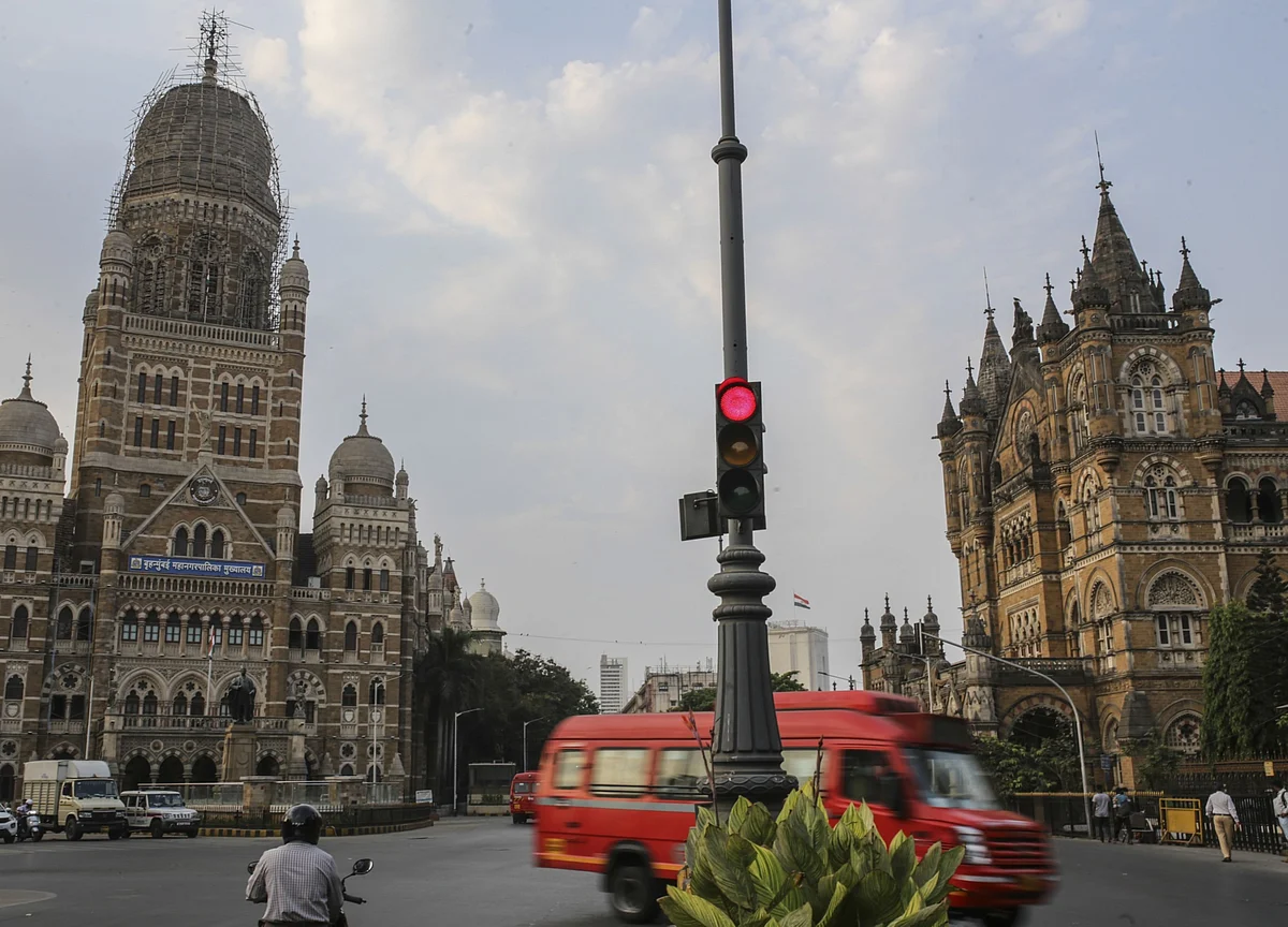 DBS Can Fund $2 Billion Bid for Citi India Unit, Bernstein Says