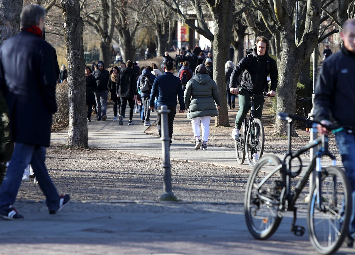 Europe Is Casting Aside Double-Dip Slump as Growth Restarts