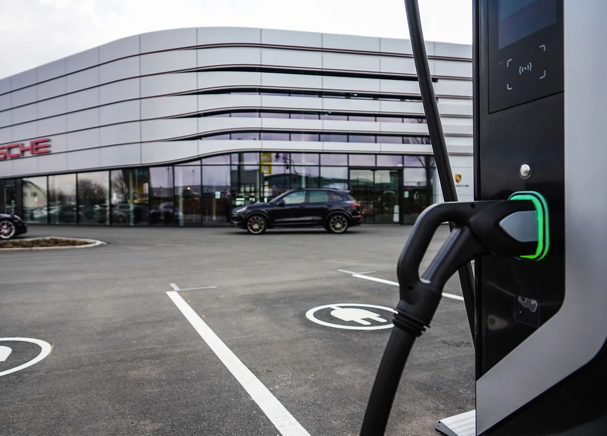 Porsche Plans More Deals to Add Electric, Digital Technology