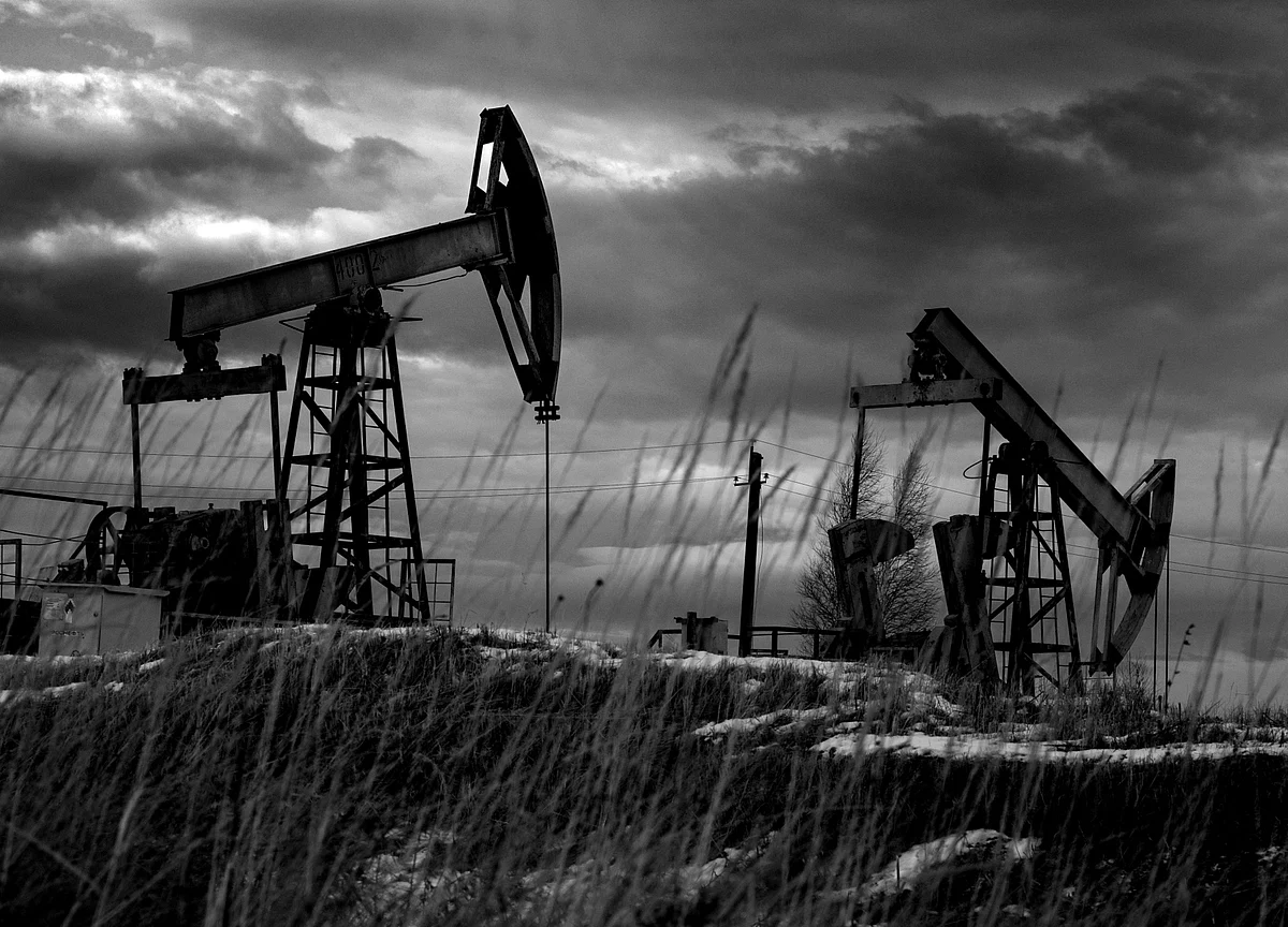 Oil Gains as OPEC+ Forecasts Crude Stockpiles Will Drop Sharply