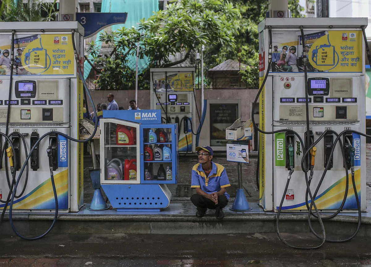 Oil Demand in India Drops as Wave of Virus Convulses Nation