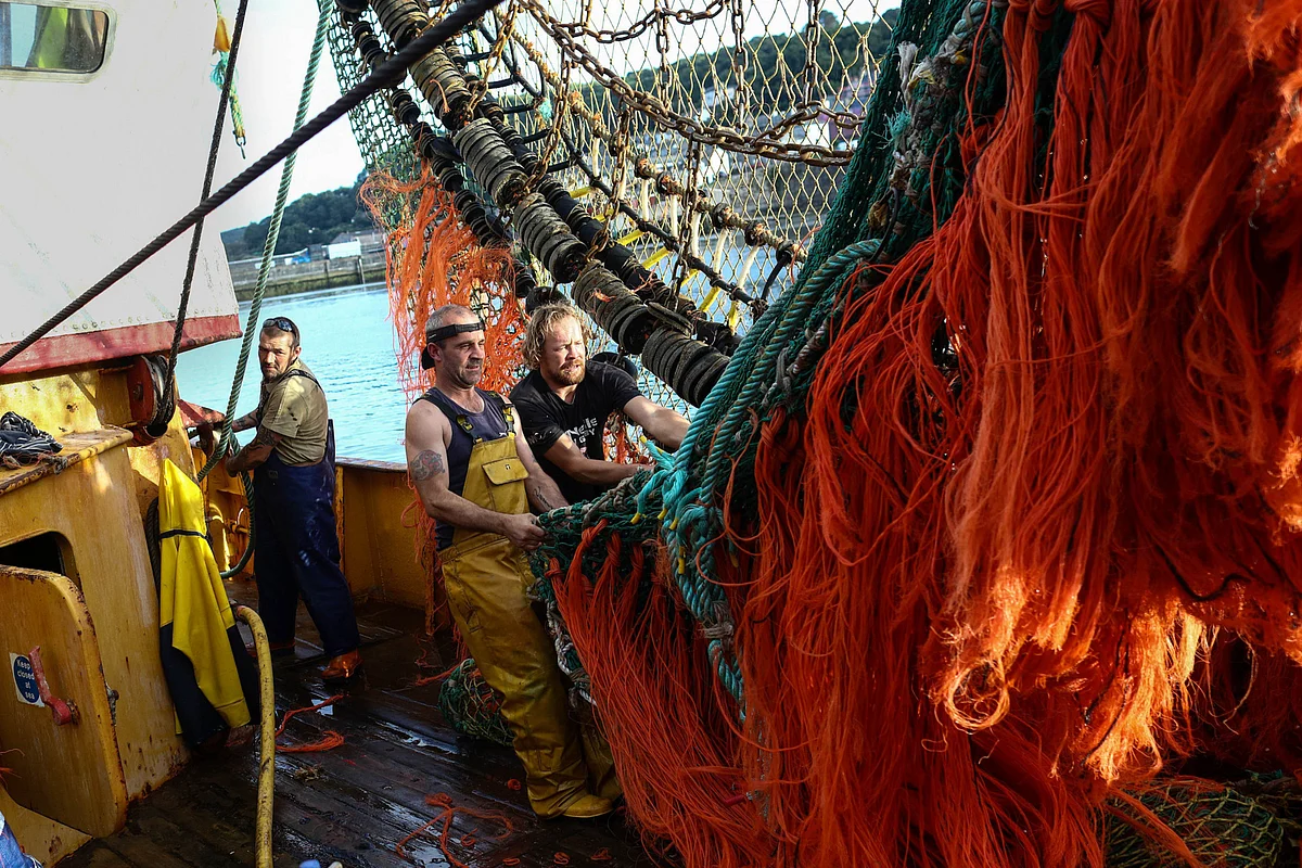 France Threatens U.K. on Financial Services in Fisheries Dispute