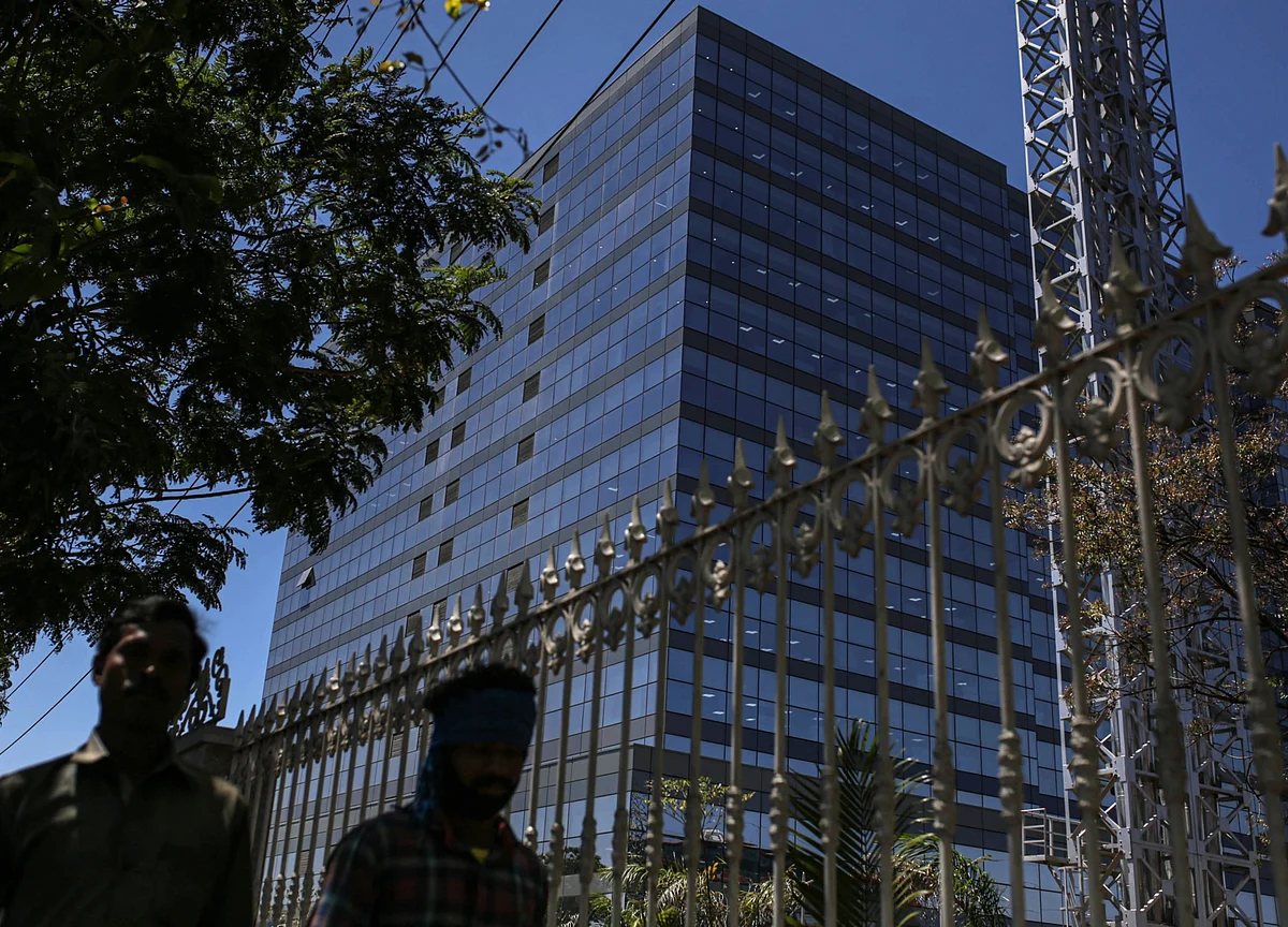 Wall Street Giants Get Swept Up by India’s Brutal Covid Wave