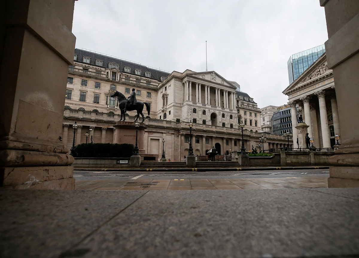 BOE Weighs When to Taper Its Stimulus as U.K. Economy Rebounds