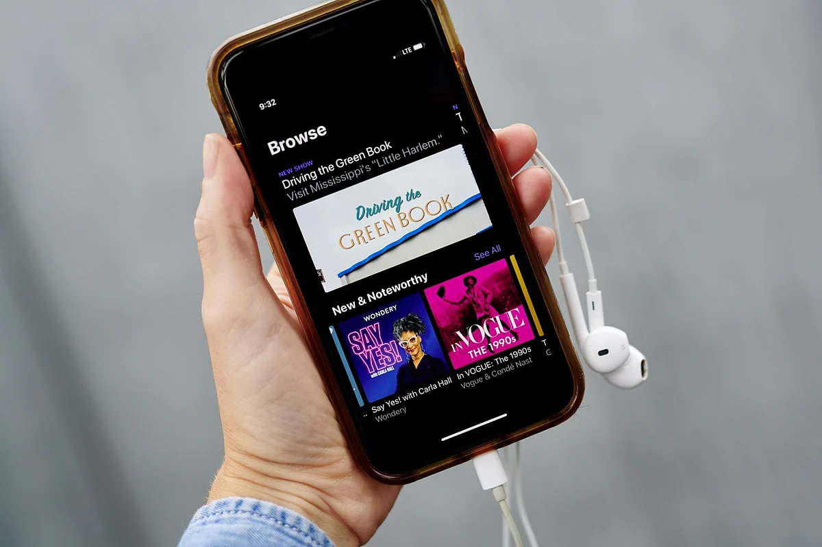 <div class="paragraphs"><p>The home screen for Apple Podcasts is displayed on a smartphone in New York, on Sept. 29, 2020. (Photographer: Gabby Jones/Bloomberg)</p></div>