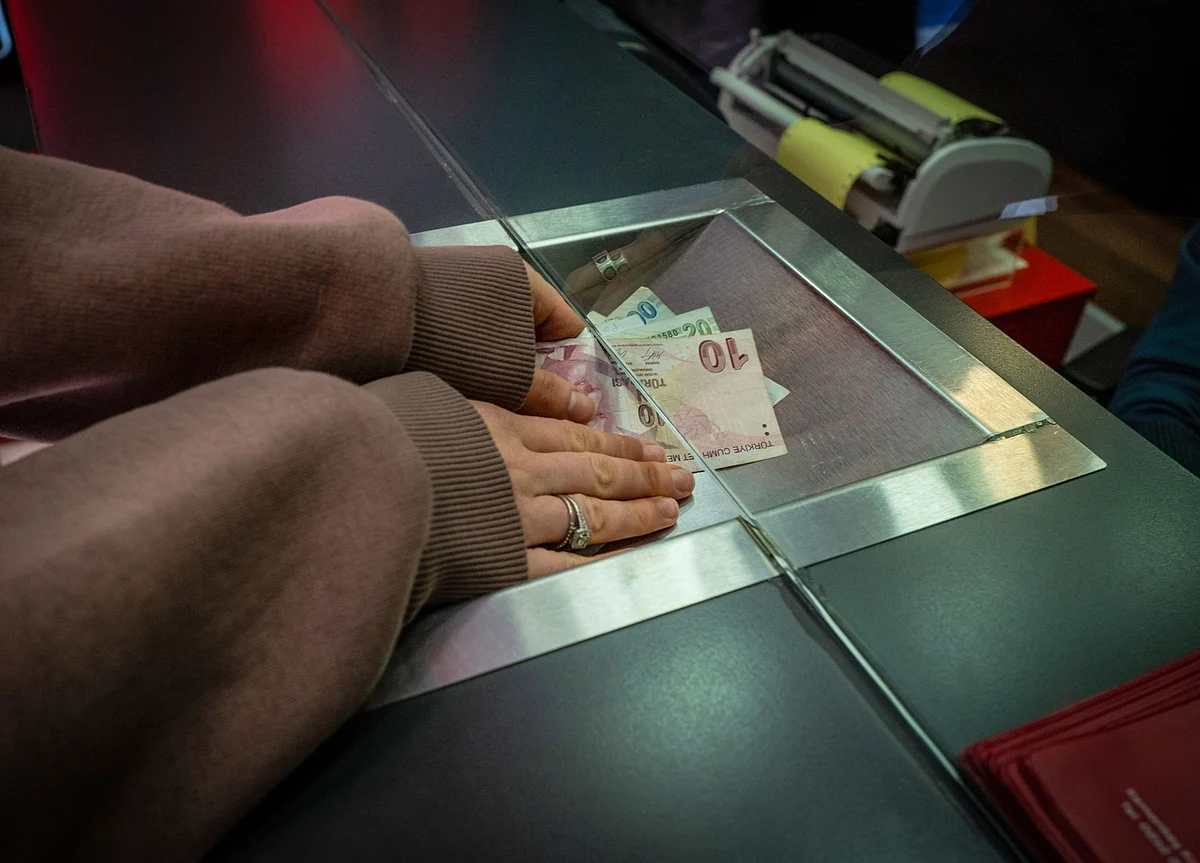 Global Rebound Euphoria Tests Central Bankers’ Nerves on Risk