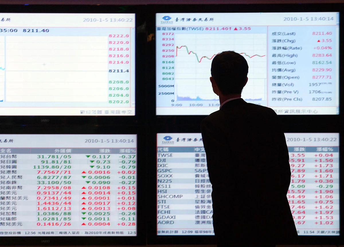 Taiwan Stock Crash Shows World Dangers of Too Much Leverage