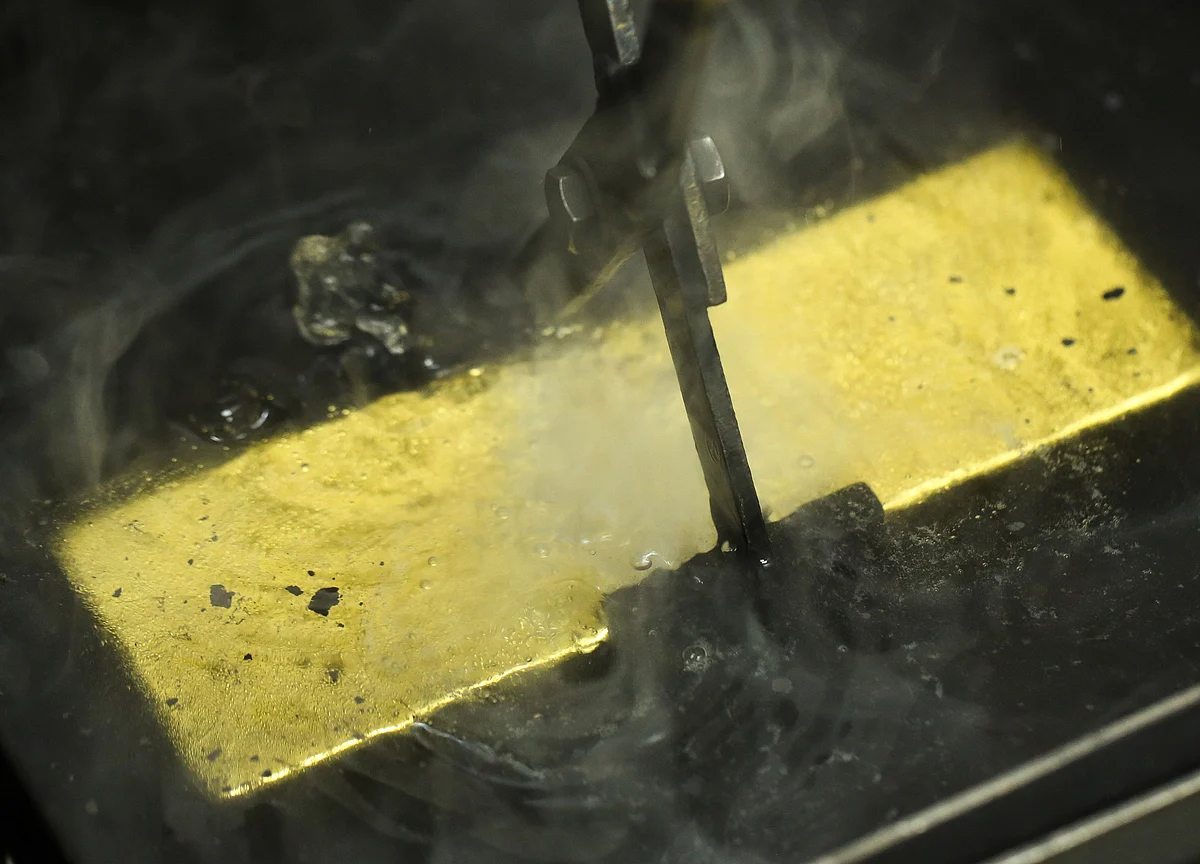 Gold Wavers Near Four-Month High With Central Banks in Focus