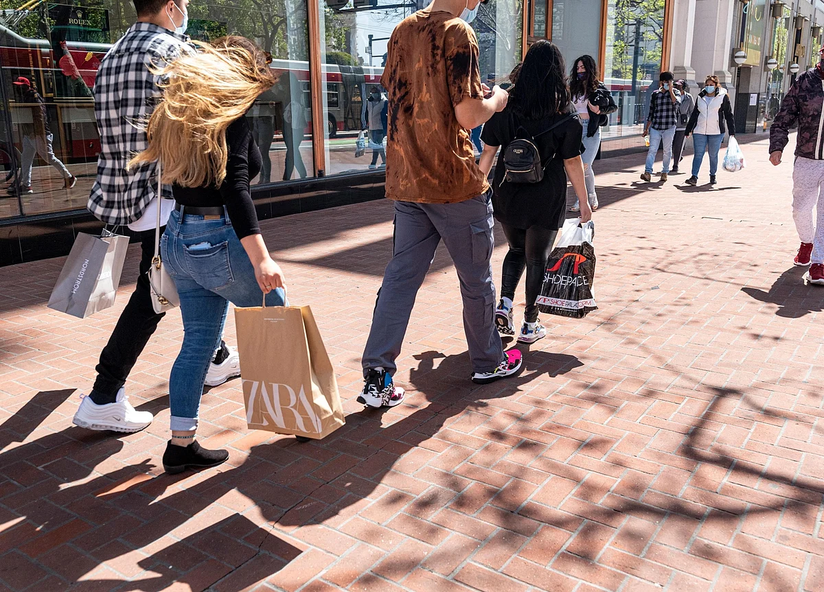 U.S. Consumer Prices Jump Most Since 2009, Outpacing Estimates