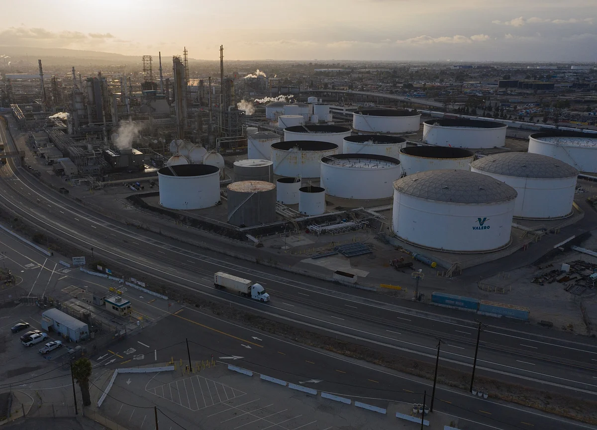 IEA Says Oil Glut Gone Even as Demand Forecast Cut on India