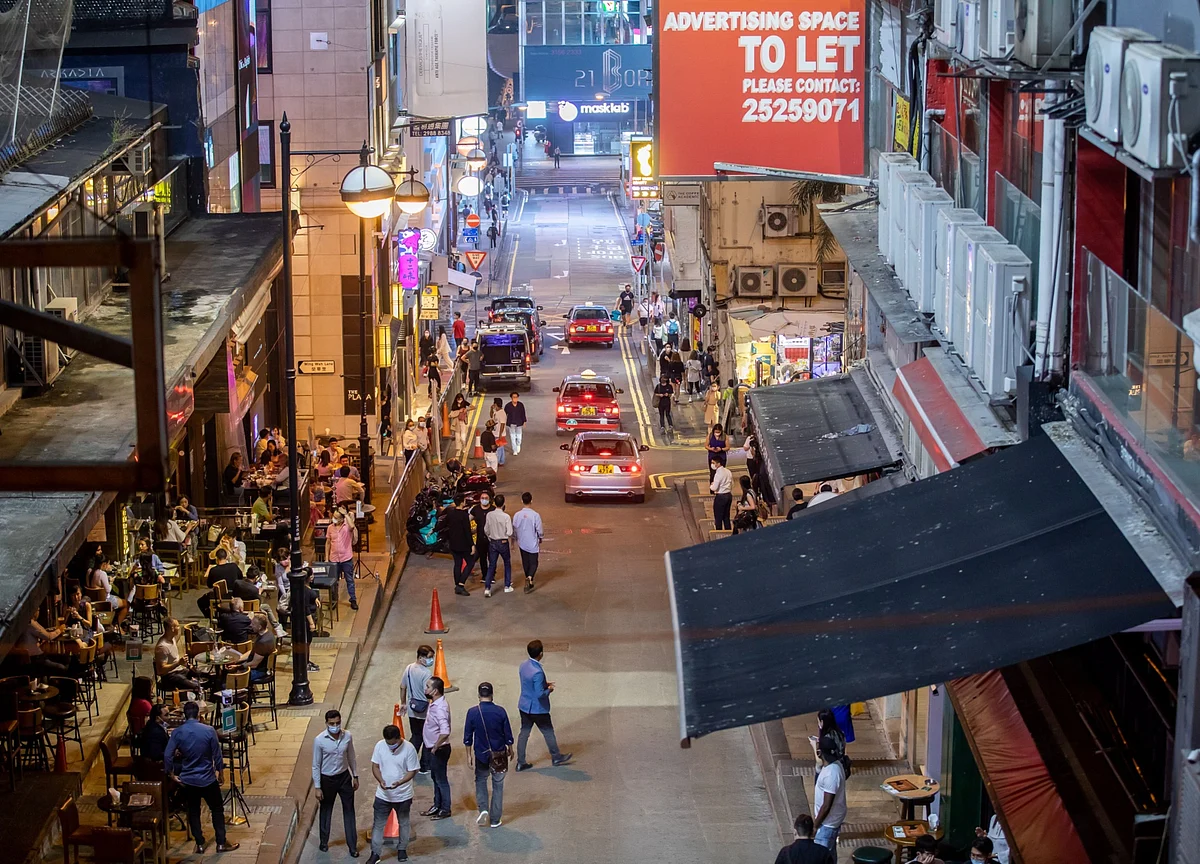 Hong Kong Ends Record Slump With Fastest Growth in a Decade