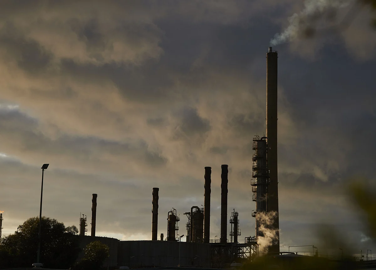As the Oil Glut Drains, So Does Confidence About Demand Rebound