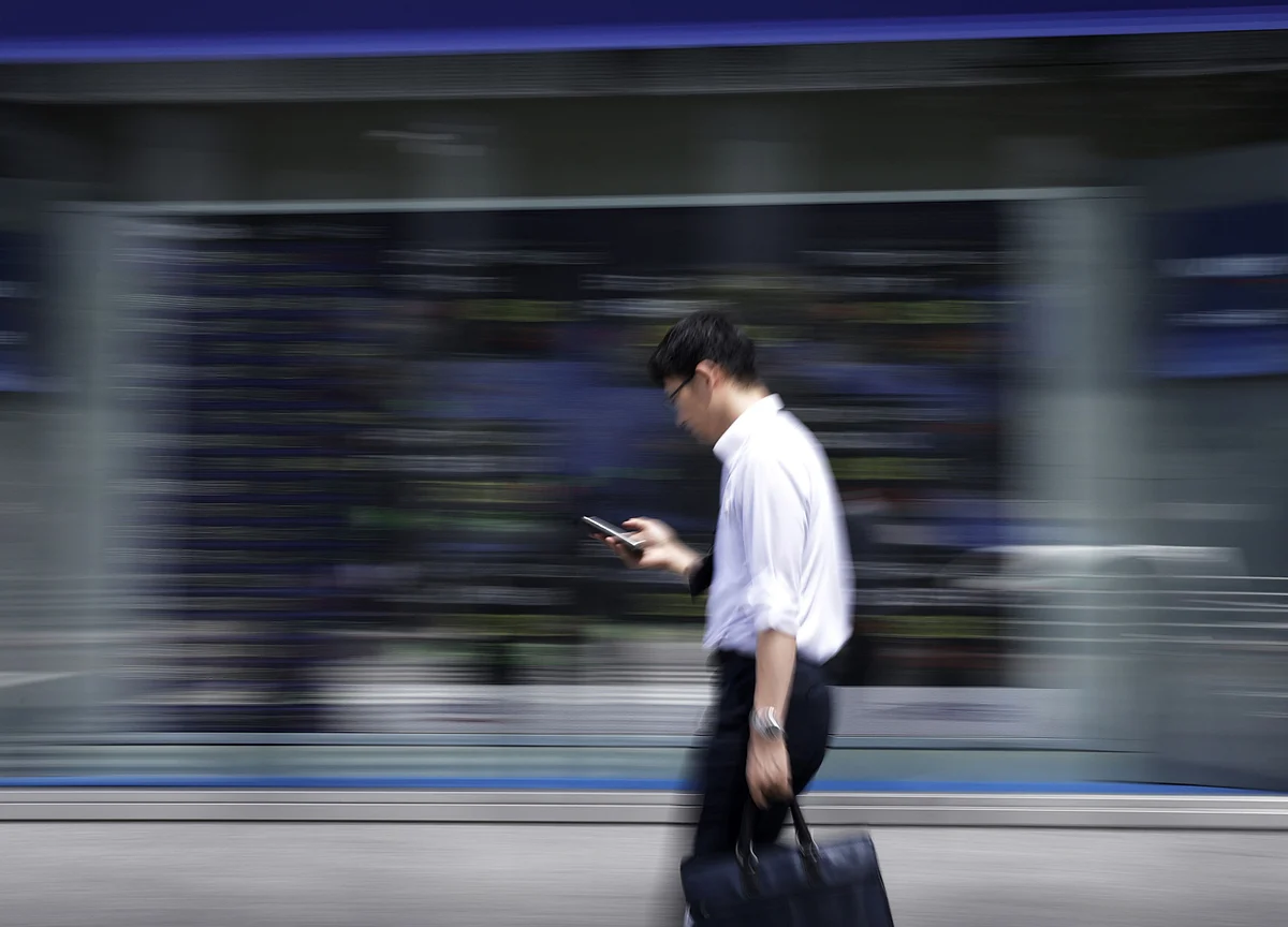 After $690 Billion Slump, Traders See Value in Asia Tech Stocks