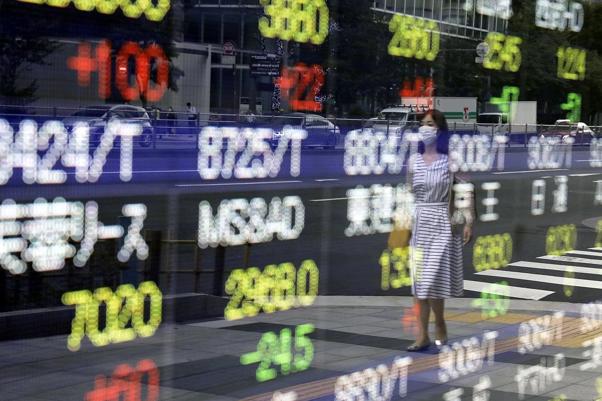 Stocks Defy Valuation Worries, Closing at Record: Markets Wrap