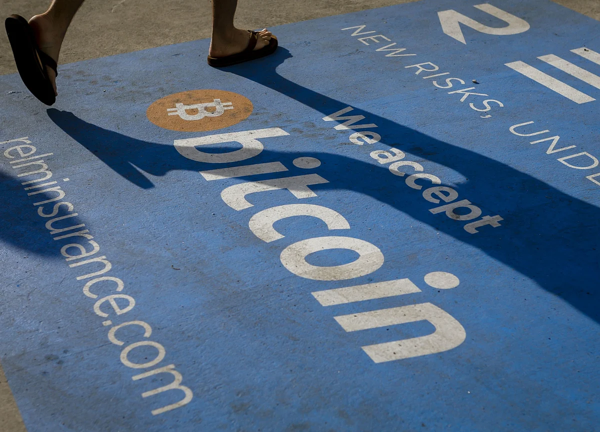 Bitcoin Barrels Into ‘Death Cross’ as Backdrop Darkens