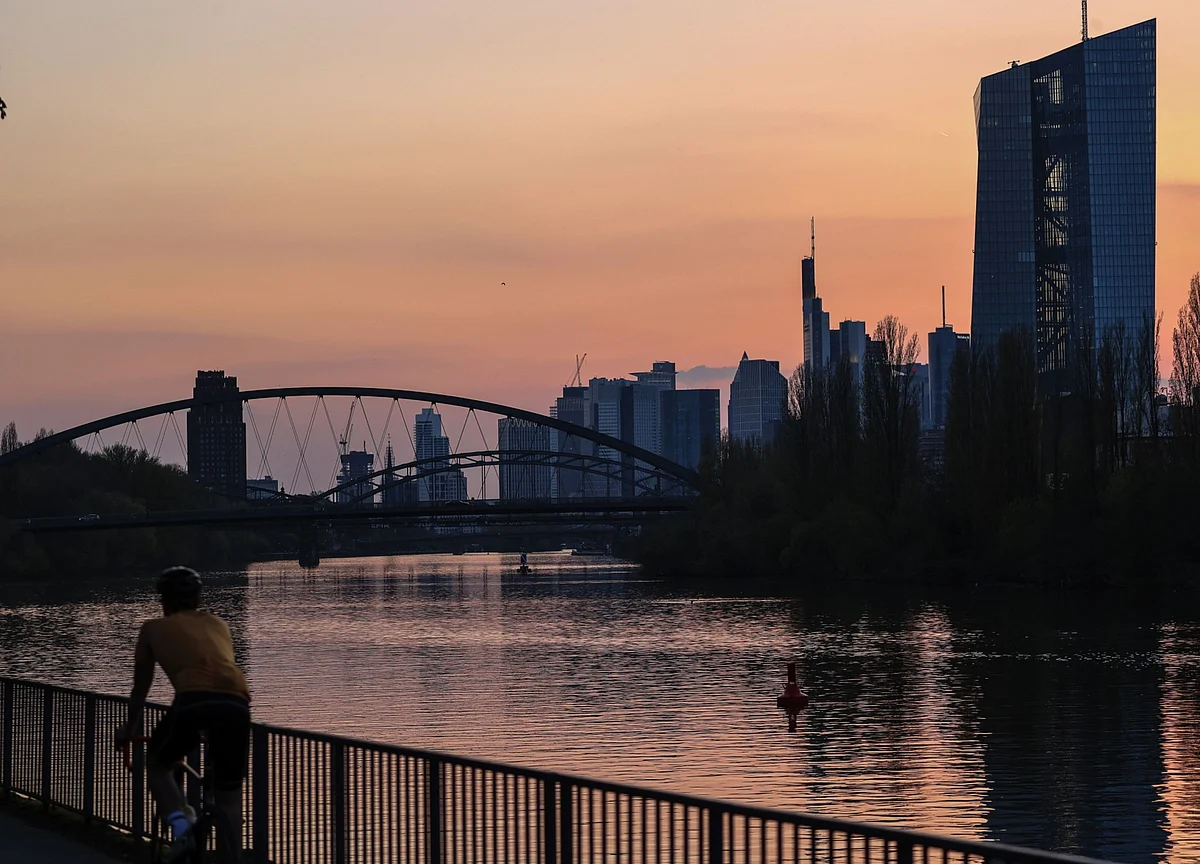 ECB Piles on Stimulus Even With Most Upbeat Risk View Since 2018